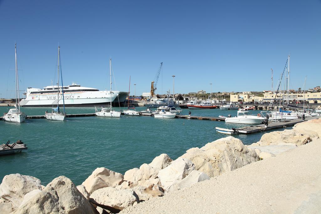 Hotel Nautico Pozzallo Exterior photo